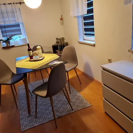 Semesterbostad Haus Steindoebra *