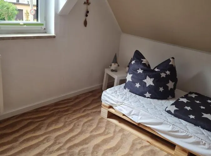 Haus Steindoebra بيت للعطل